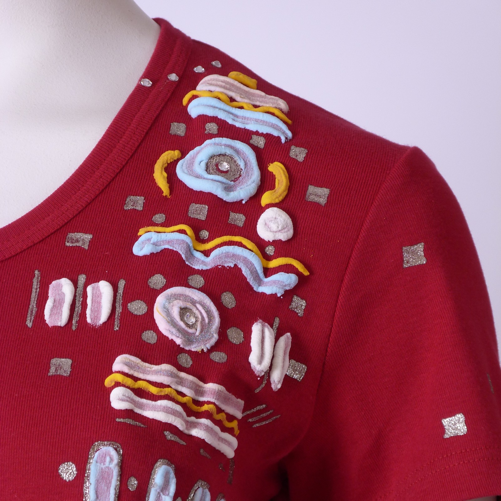 Ručne maľované tričko s 3D efektom, vykladané krištáľmi Swarovski